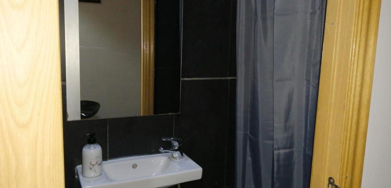 Hostal Oxum Мадрид Экстерьер фото