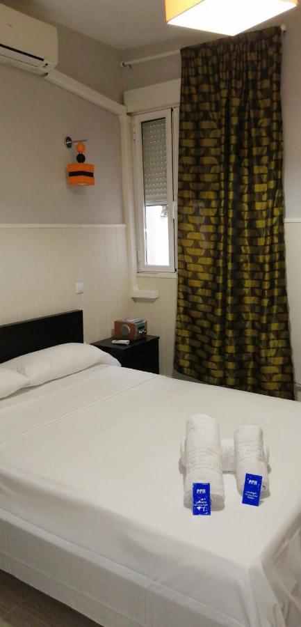 Hostal Oxum Мадрид Экстерьер фото
