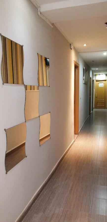 Hostal Oxum Мадрид Экстерьер фото